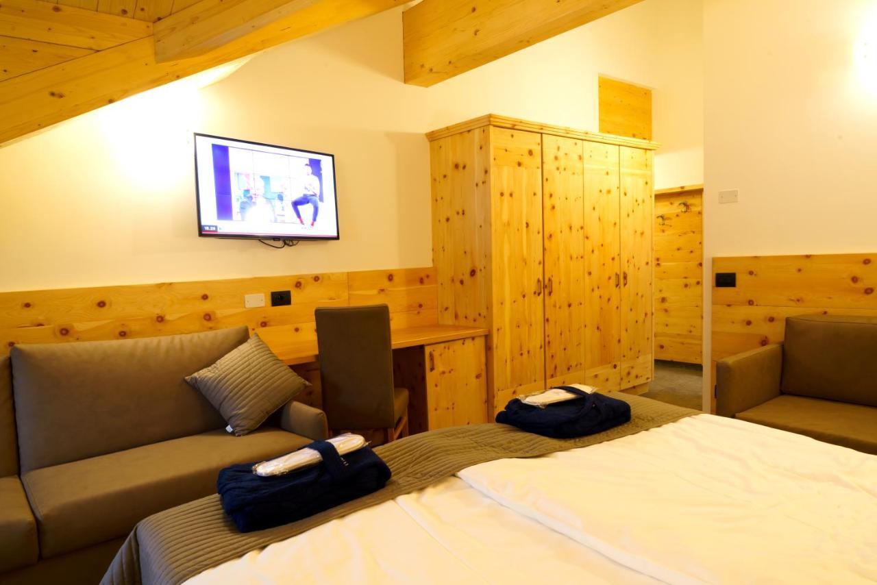 Hotel Diamant Park 캄피텔로디파사 외부 사진
