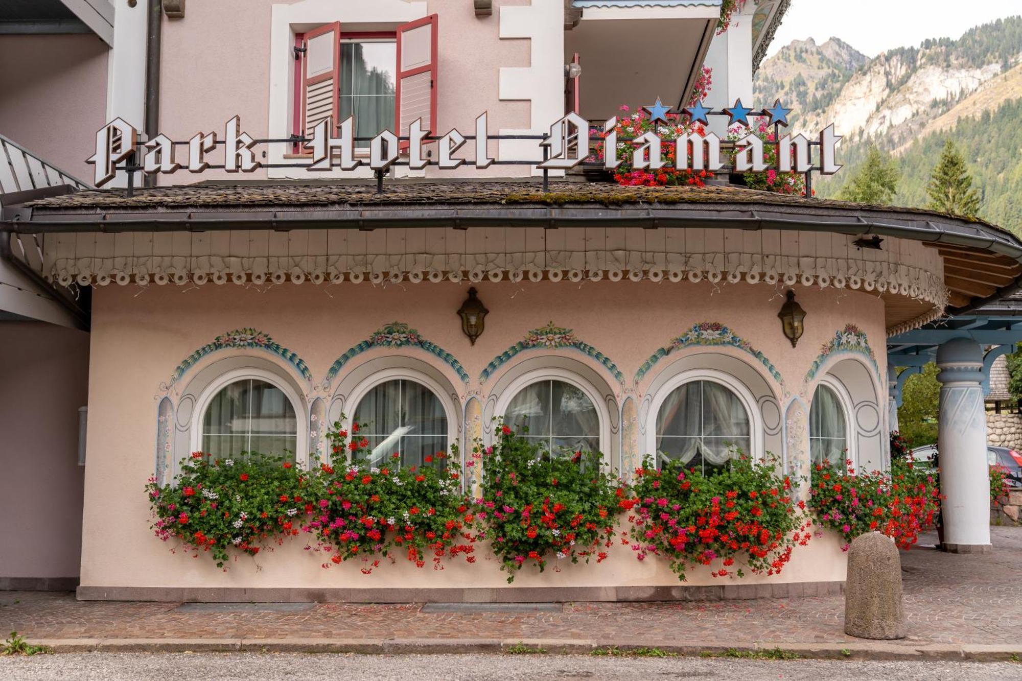 Hotel Diamant Park 캄피텔로디파사 외부 사진